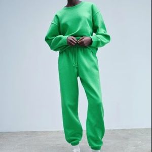 Zara Cozy Sweatshirt and Sweatpants Set.